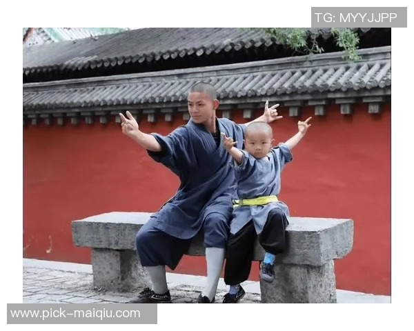 少林功夫与足球的完美结合展现了中华文化的魅力与力量 少林功夫与足球的完美结合展现了中华文化的魅力与力量