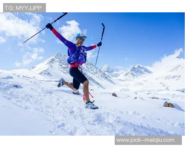高峰踢足球的激情与坚持展现了运动的魅力与团队的力量